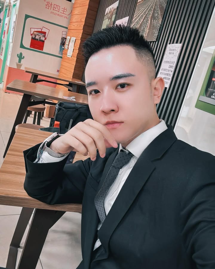 D904 照片2395张 视频45个 台湾 正装 商务男士 自拍多