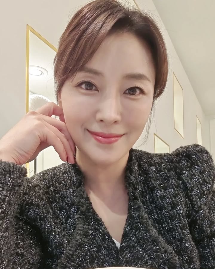 A250 照片1666张 视频52个 韩国 成熟美女 生活日常 打高尔夫球 朋友聚餐