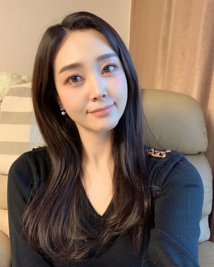 A252 照片1216张 视频72个 韩国 成熟美女 生活日常  健身 有冬装 旅游 自拍