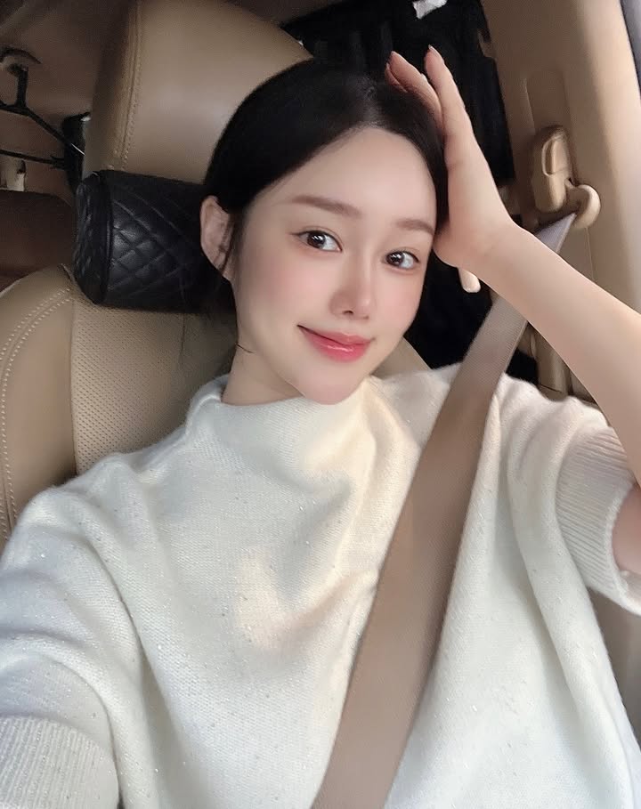 A264 照片2955张 视频181个 韩国 气质成熟 少妇 日常生活素材丰富 宠物猫 自拍多