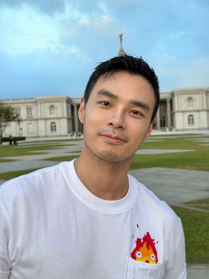 D915 照片1417张 视频5个 台湾退役陆军少尉连长，军装照就一张，有退伍令照片，好像是gay