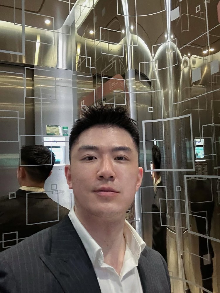 D917 照片751张 视频8个 中国男  肌肉 正装  生活场景丰富 生活日常 旅游 风景