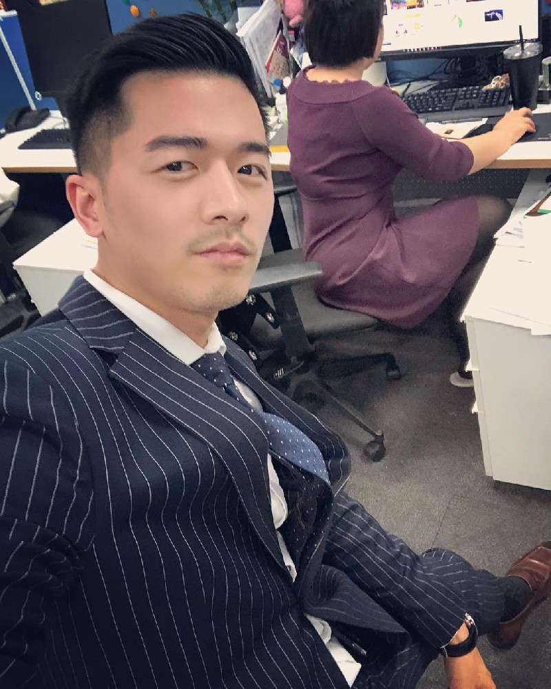 D922 照片427张 视频3个 中国男 正装 商务  办公室自拍  自拍多 生活场景丰富 生活日常 旅游 风景