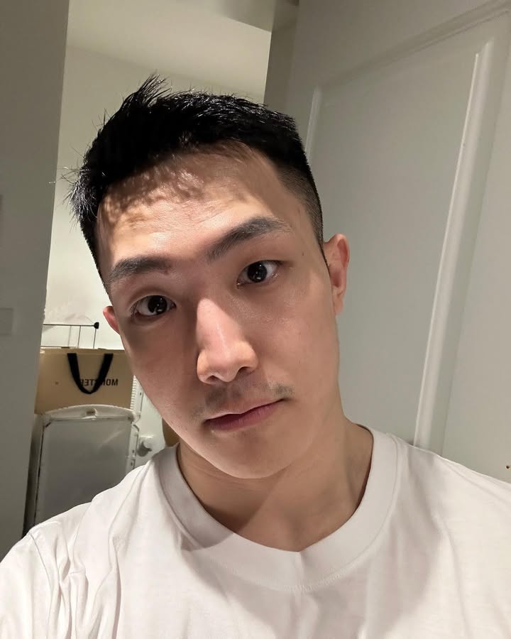 D923 照片246张 视频2个 中国男 健身 肌肉  自拍多 生活场景丰富 生活日常 旅游 风景