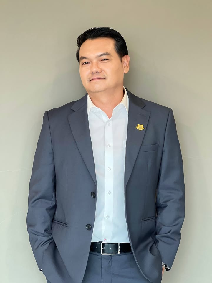 D929 照片1234张 视频5个 泰国 正装 商务 健身 宝爸 自拍多 生活场景丰富 生活日常 旅游 风景