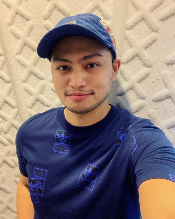 D932 照片295张 视频48个 新加坡 公司职员、宝爸 曝光量特低，少量公司内自拍，无冬装