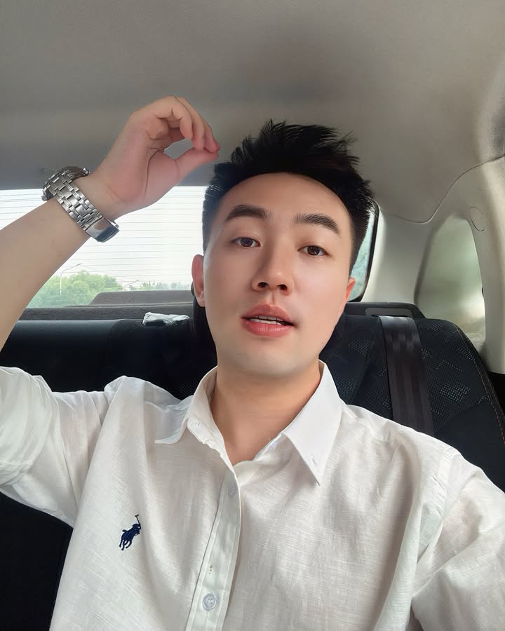 D954 照片1427张 视频24个 中国男 男子 生活 工作 正装 日常 健身 旅游 自拍