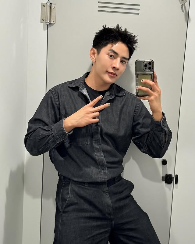 D976 照片693张 视频60个 韩国 正装 腹肌  生活场景丰富  生活日常 旅游 风景 照片