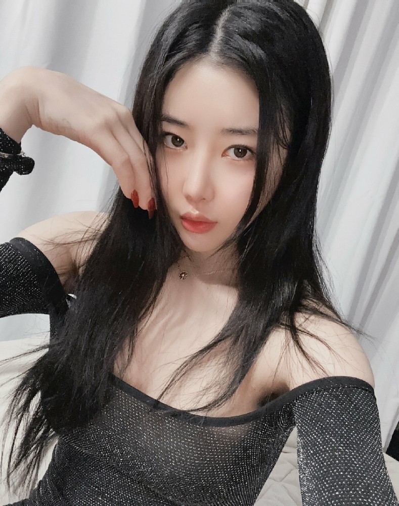 14UA285 照片3141张 视频347个 韩国 高颜值美女少妇 生活日常 旅游 美食 性感自拍