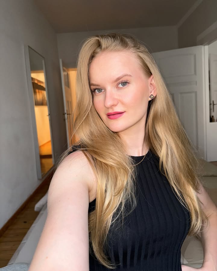 N353 照片1048张 视频72个 德国  泳池 比基尼 睡衣 居家 自拍多 聚会 日常生活场景丰富 旅游  风景 生活日常