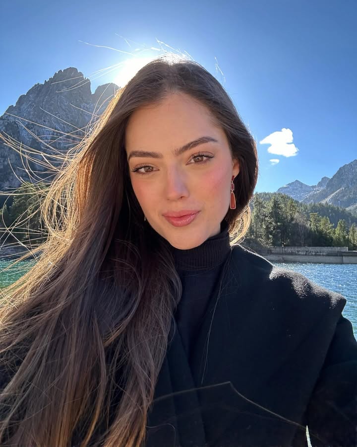 N362 照片629张 视频5个 巴西 混血 西班牙 自拍多 适用于高质量单身女性 生活场景丰富 旅游 风景 生活日常