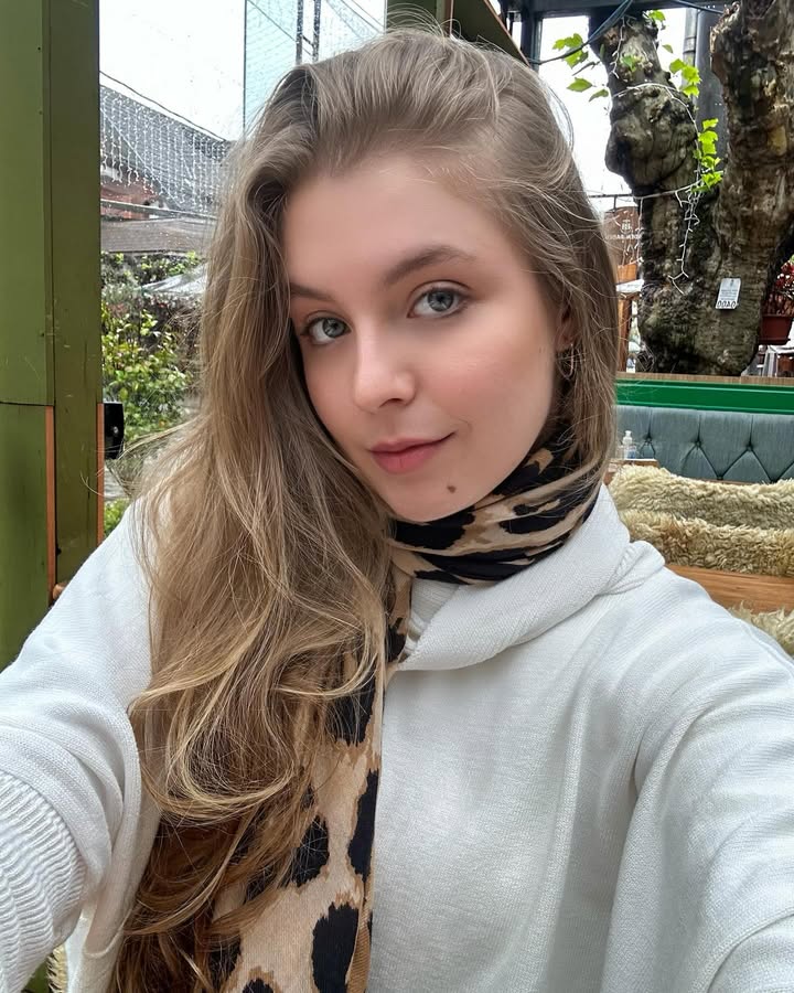 N391 照片345张 视频22个 法国 大学生 居家 生活场景丰富 自拍多 旅游 风景 生活日常