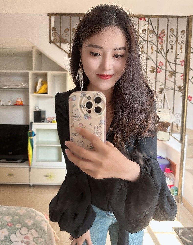 A289 照片706张 视频33个 中国女 年轻少妇 生活日常 旅游 真实 视频包含实况Live