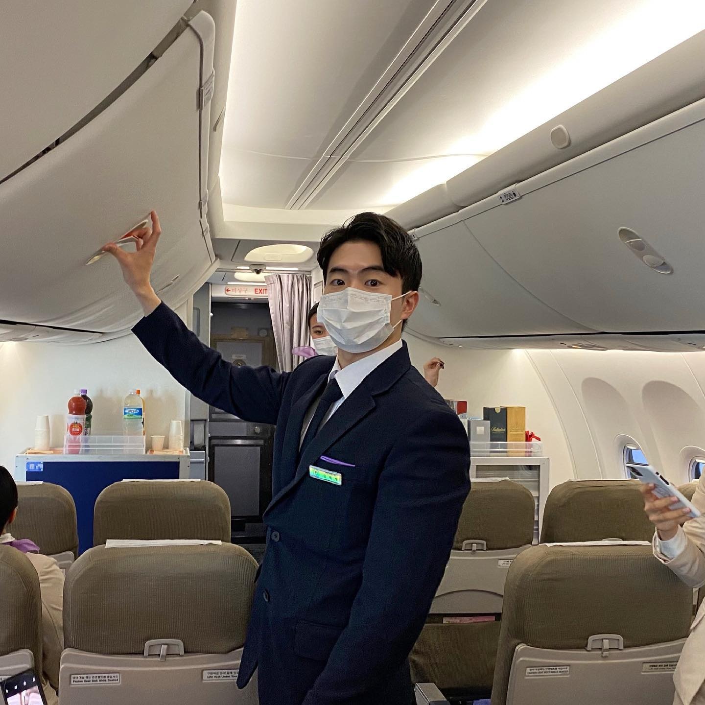 D386 照片3600张 视频88个 韩国 正装 工作 空少 职业艺术从业 户外日常 穿搭 居家日常 自拍较多 镜子自拍 旅游 生活场景丰富