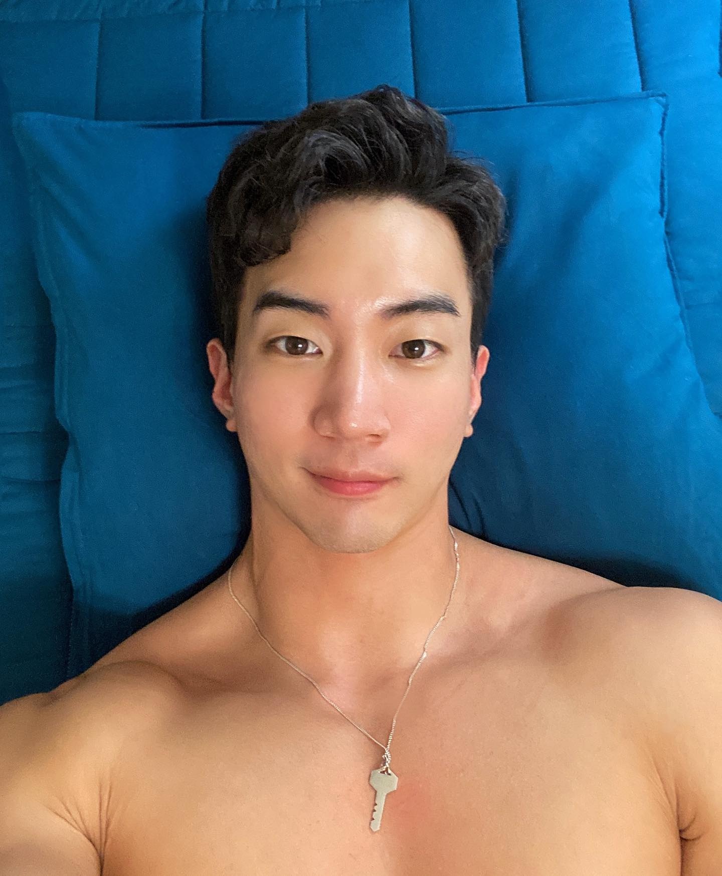 D387 照片907张 视频17个 中国男 正装 工作 爱好健身 奶爸 户外日常 自拍较多 穿搭 镜子自拍 美食 旅游 居家日常
