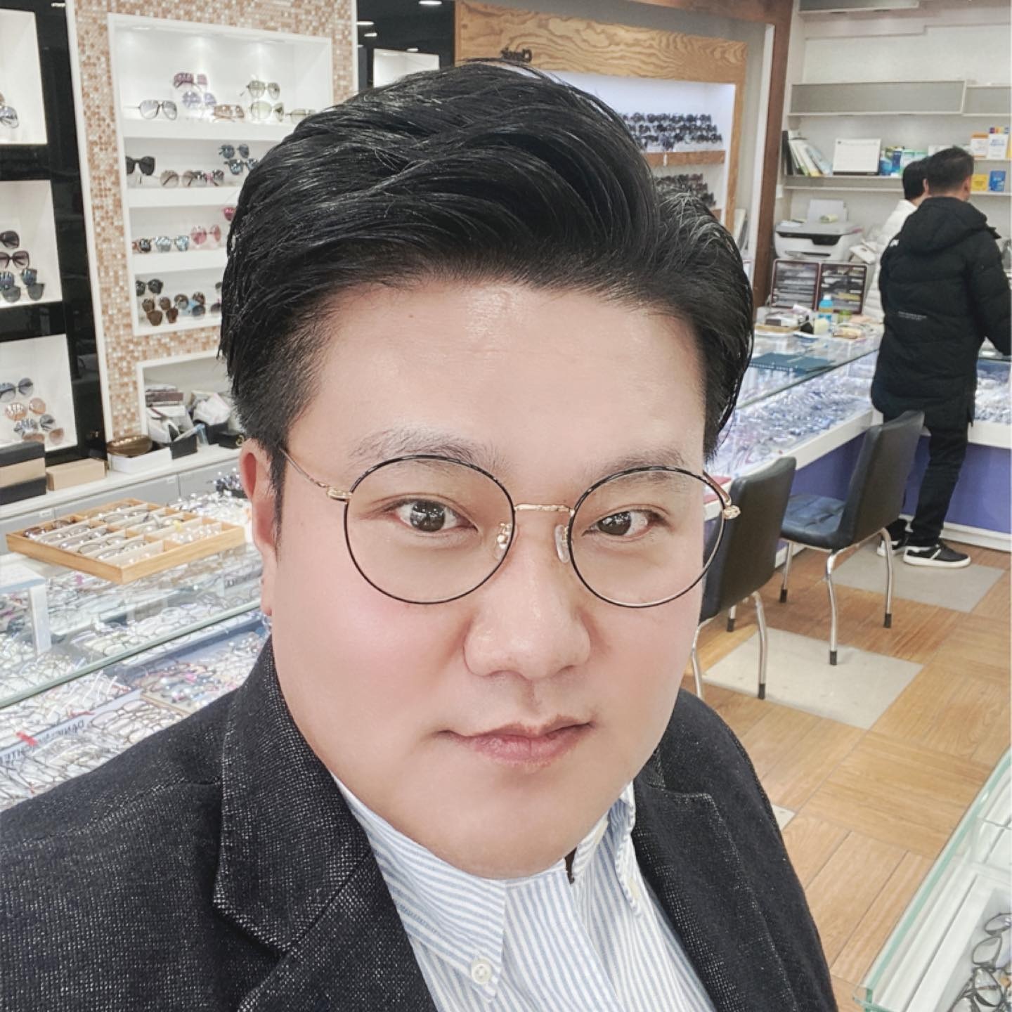 D433 照片362张 视频6个 韩国 工作 正装 曝光度低 粉丝数1000+