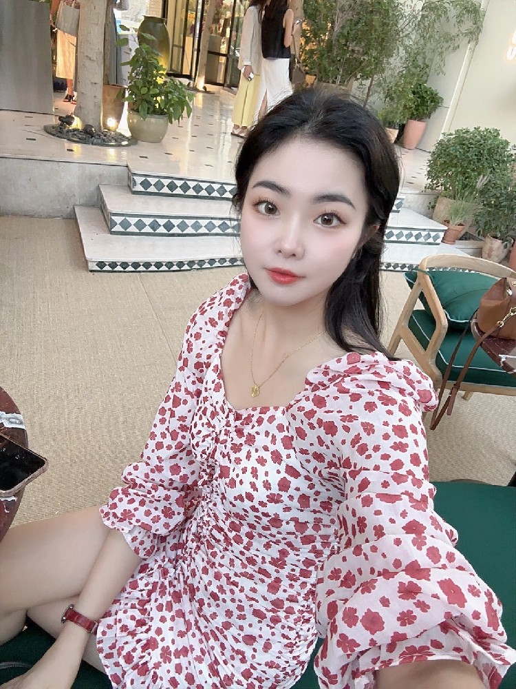 A10U284 照片1991张 视频519个 中国女 阿联酋 空姐 生活日常 风景 美食 旅游 性感照 比基尼 生活素材丰富 真实 曝光度底 视频包含实况Live