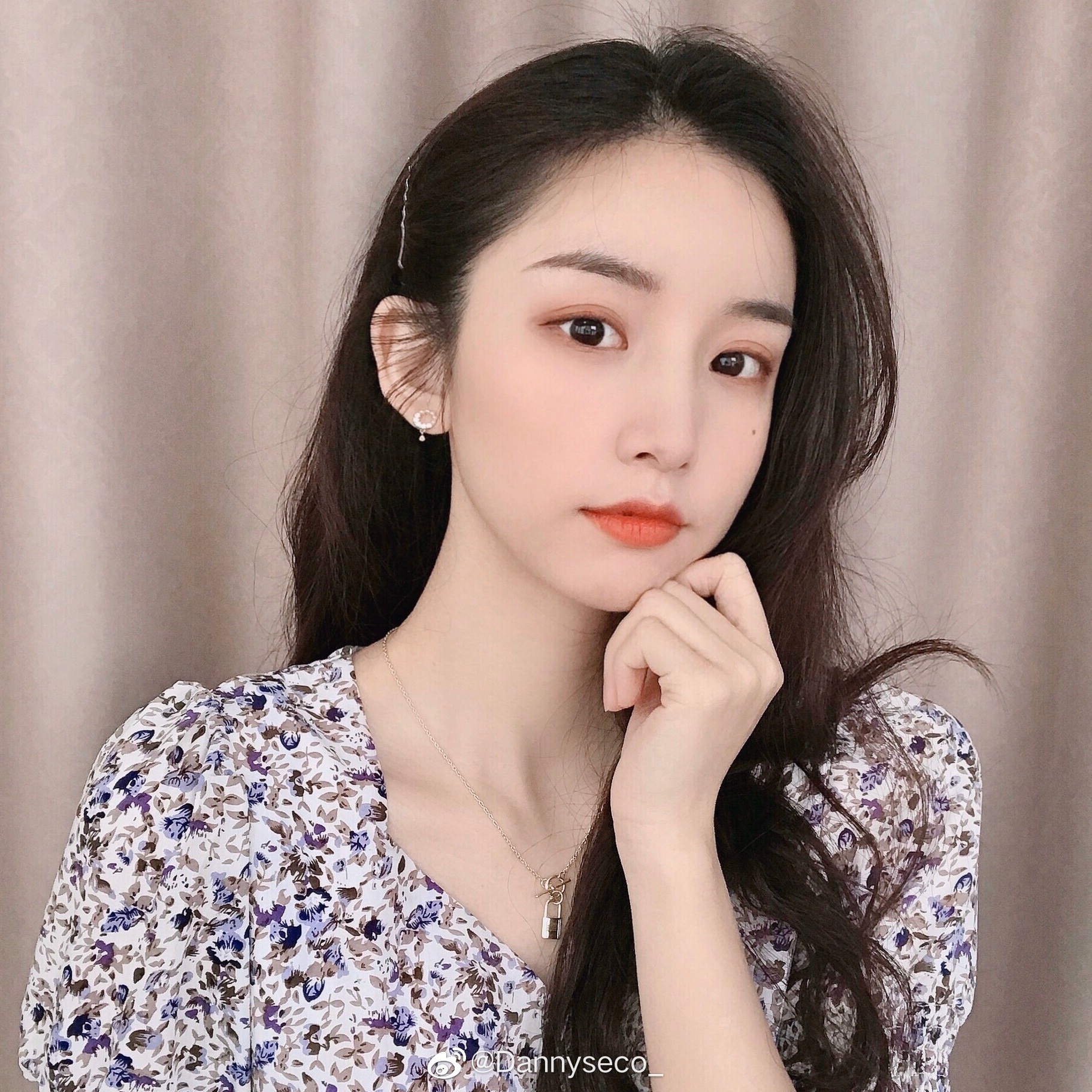 A1000 照片1506张 视频32个 中国 高颜值年轻美女 大学生 生活日常 旅游 风景 自拍多 真实 视频包含实况Live 曝光度低