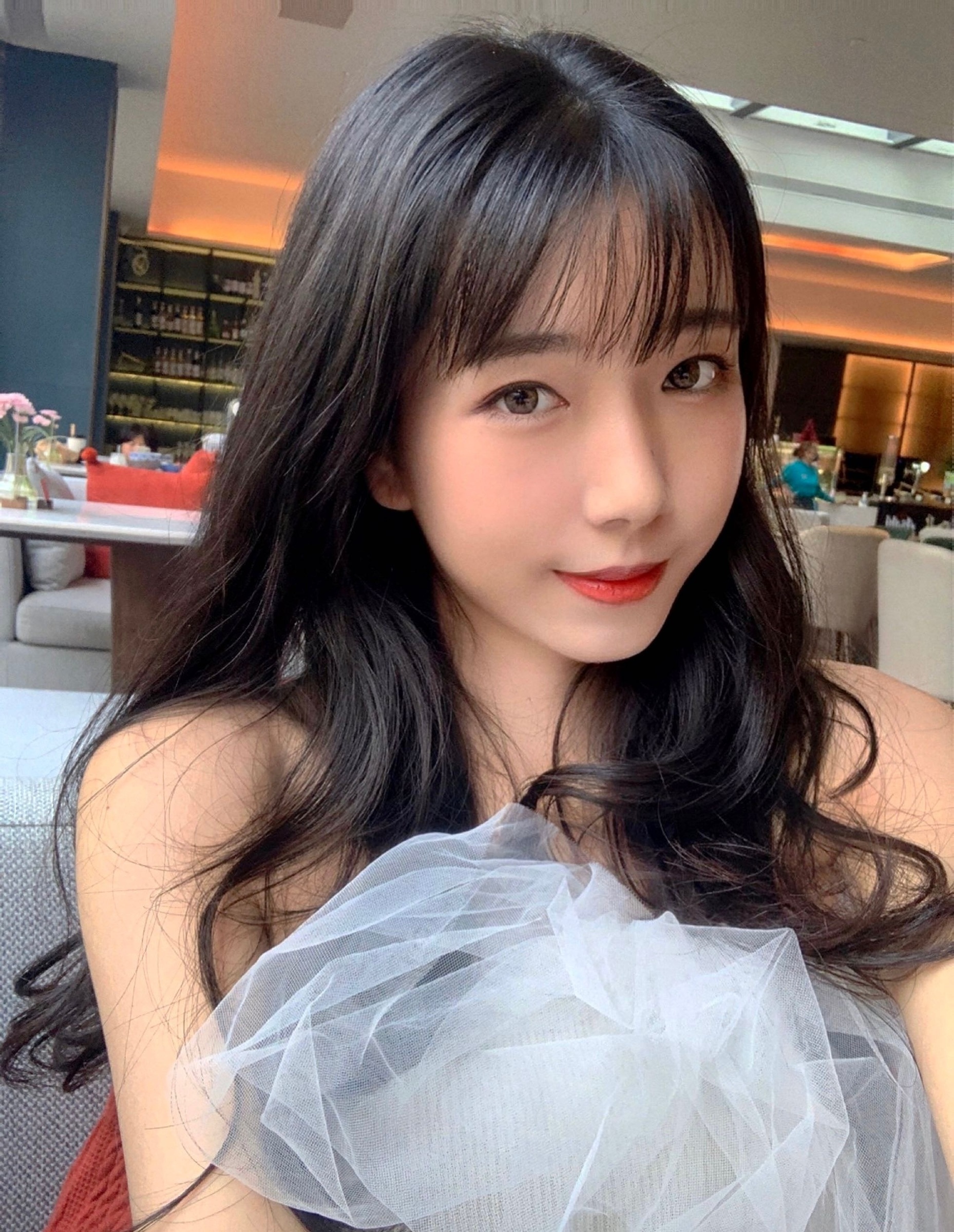 A1020 照片1081张 视频68个 中国女 高颜值气质美女 大学教师 老师 生活日常 旅游 美食 风景 生活素材丰富 视频包含实况Live 曝光度低