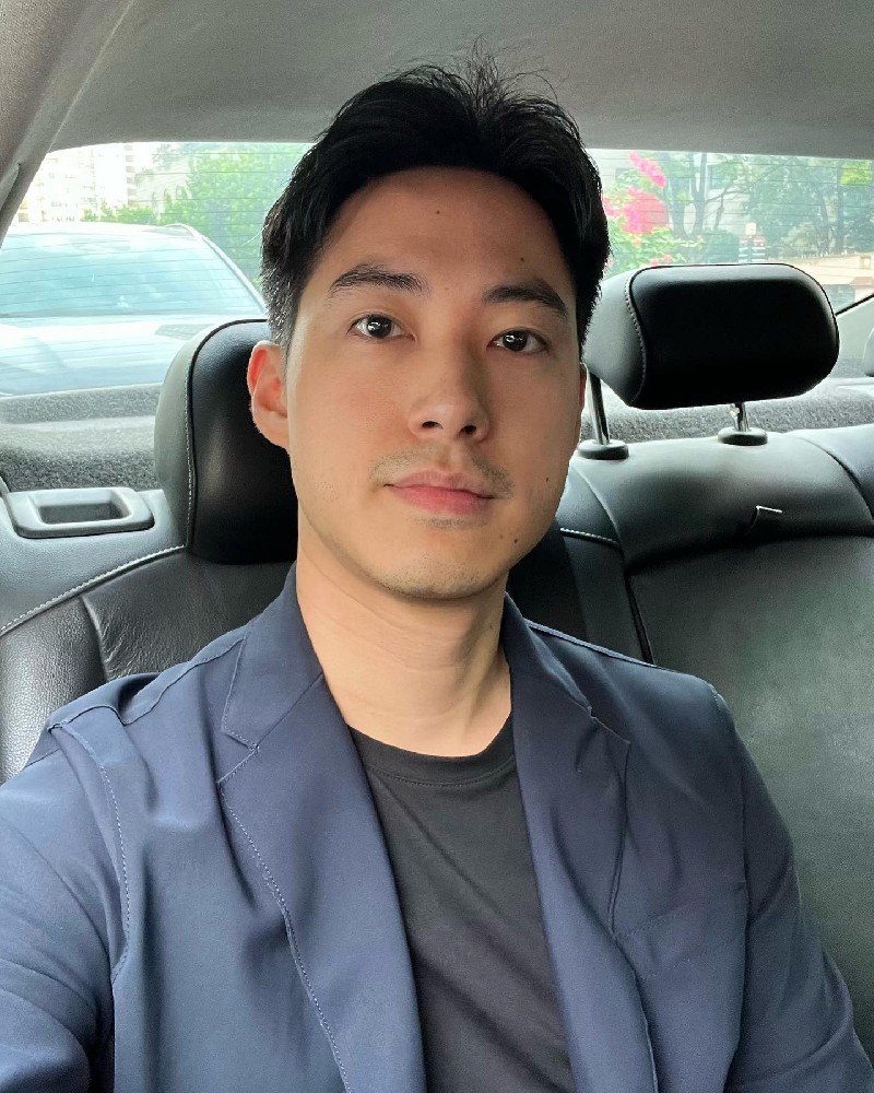 20UD962 照片2312张 视频10个 中国男 台湾 奶爸 带娃 工作 正装 台湾 自拍较多 户外日常 穿搭 骑行 居家日常 生活场景丰富 曝光度低 粉丝数5000+ 加州驾驶证