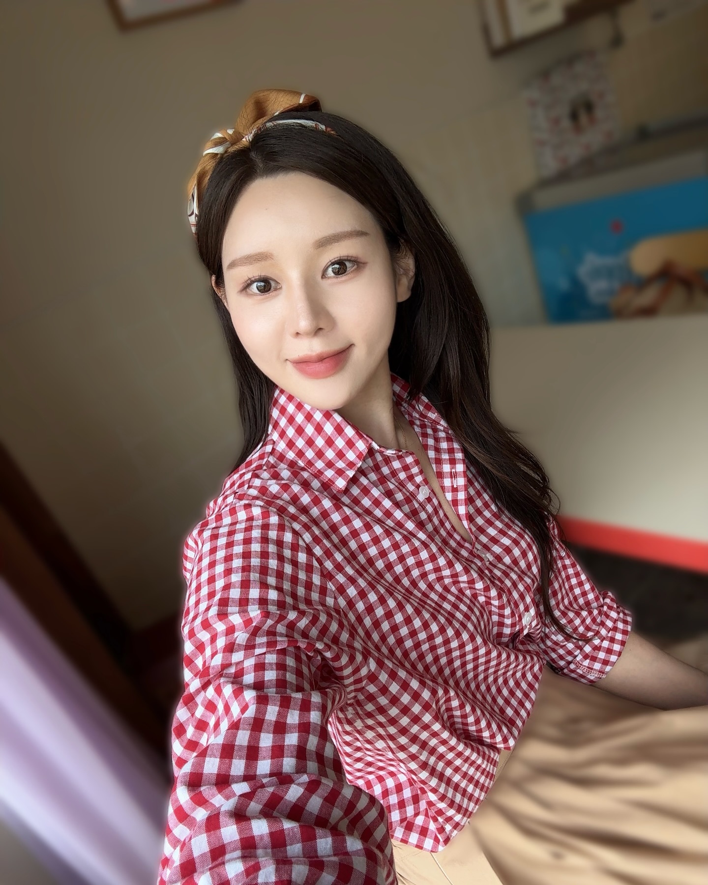 A1002 照片1351张 视频30个 韩国 正装 工作 户外日常 居家日常 自拍较多 美食 穿搭 酒店度假 骑行 生活场景丰富 曝光度低 粉丝数4000+