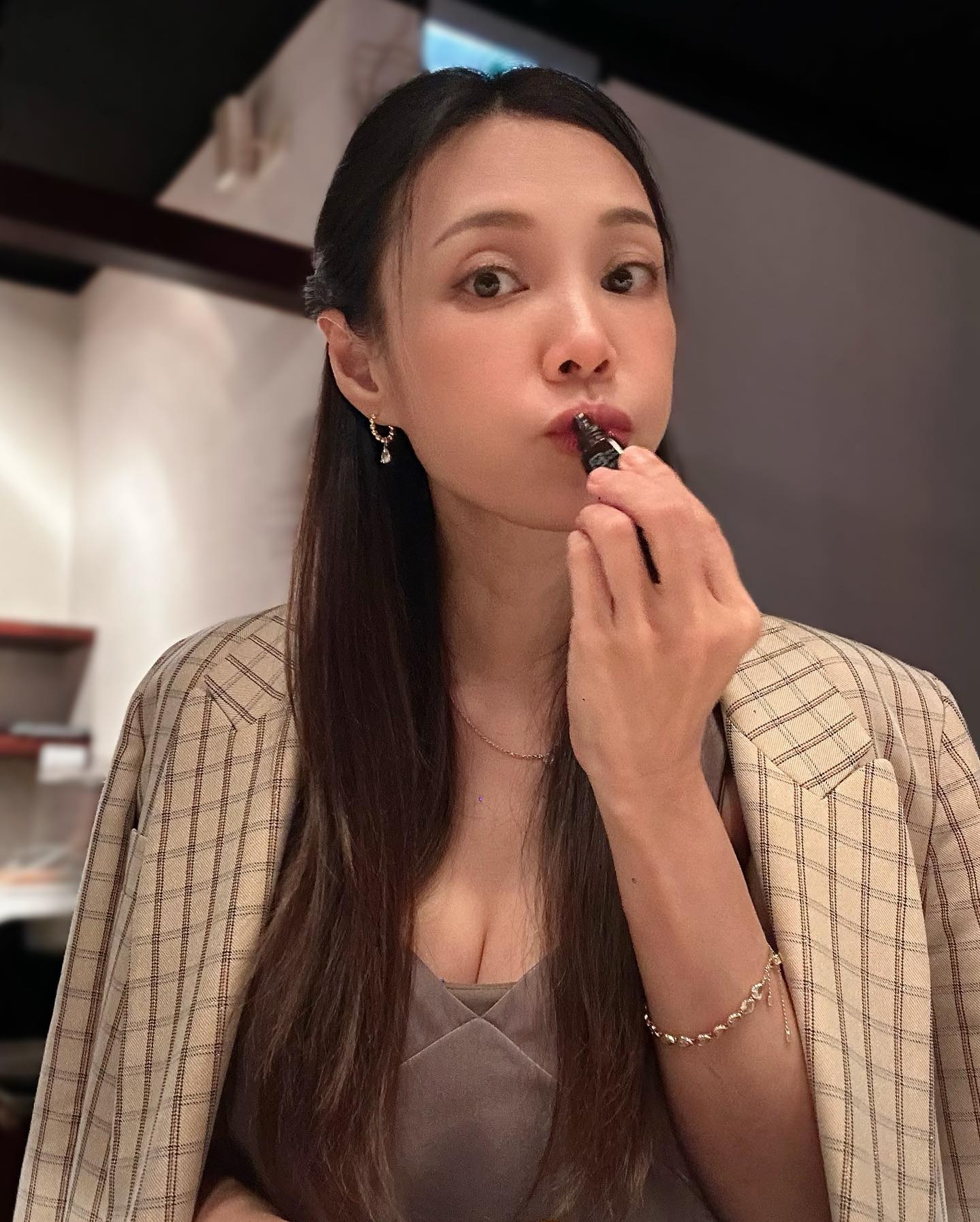 A1005 照片9646张 视频56个 台湾 正装 工作 自拍较多 居家日常 户外日常 穿搭 生活场景丰富