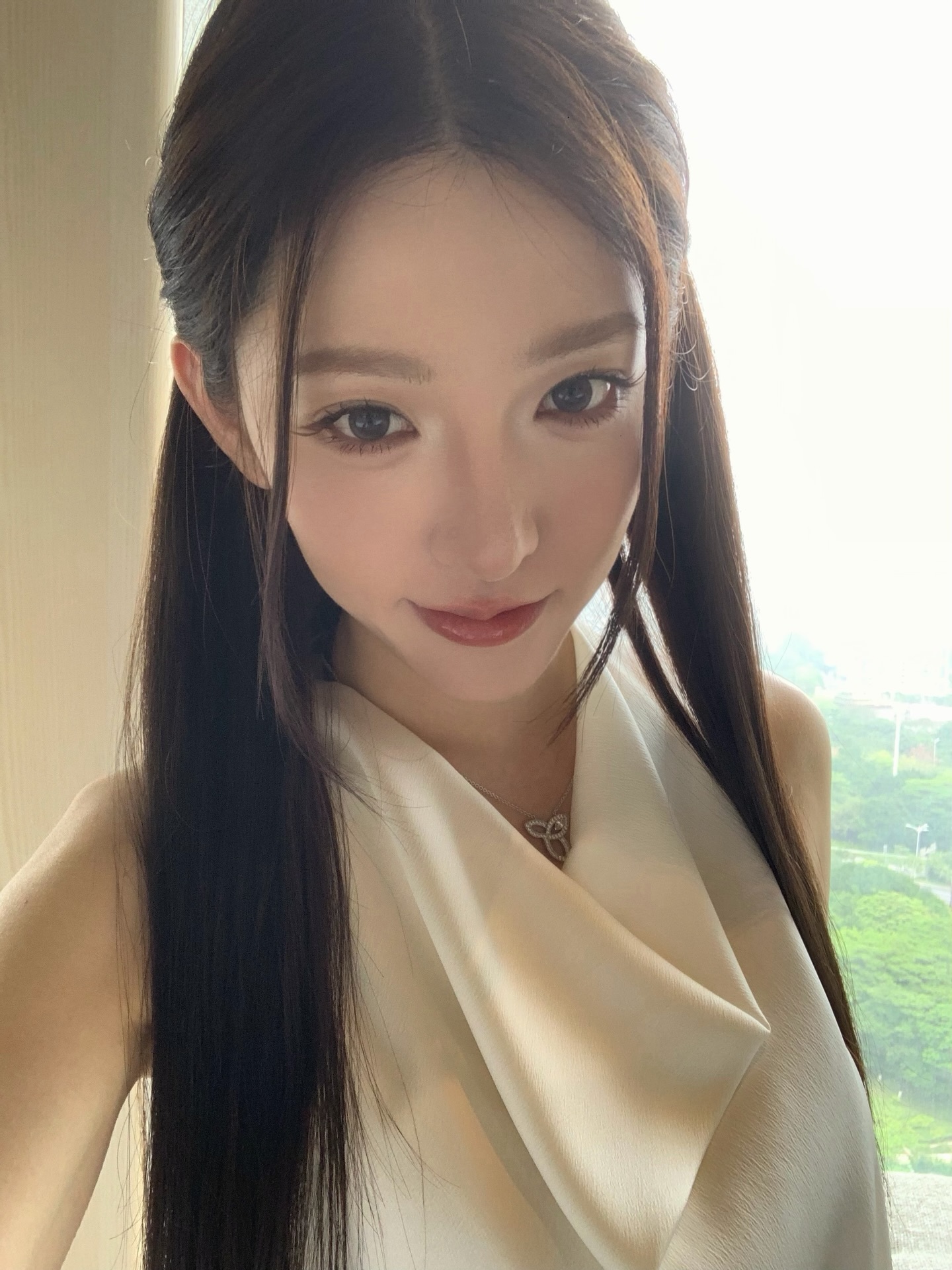 A1007 照片1842张 视频24个 中国女 正装 工作 户外日常 自拍较多 居家日常 穿搭 美食 酒店度假 珠宝 生活场景丰富