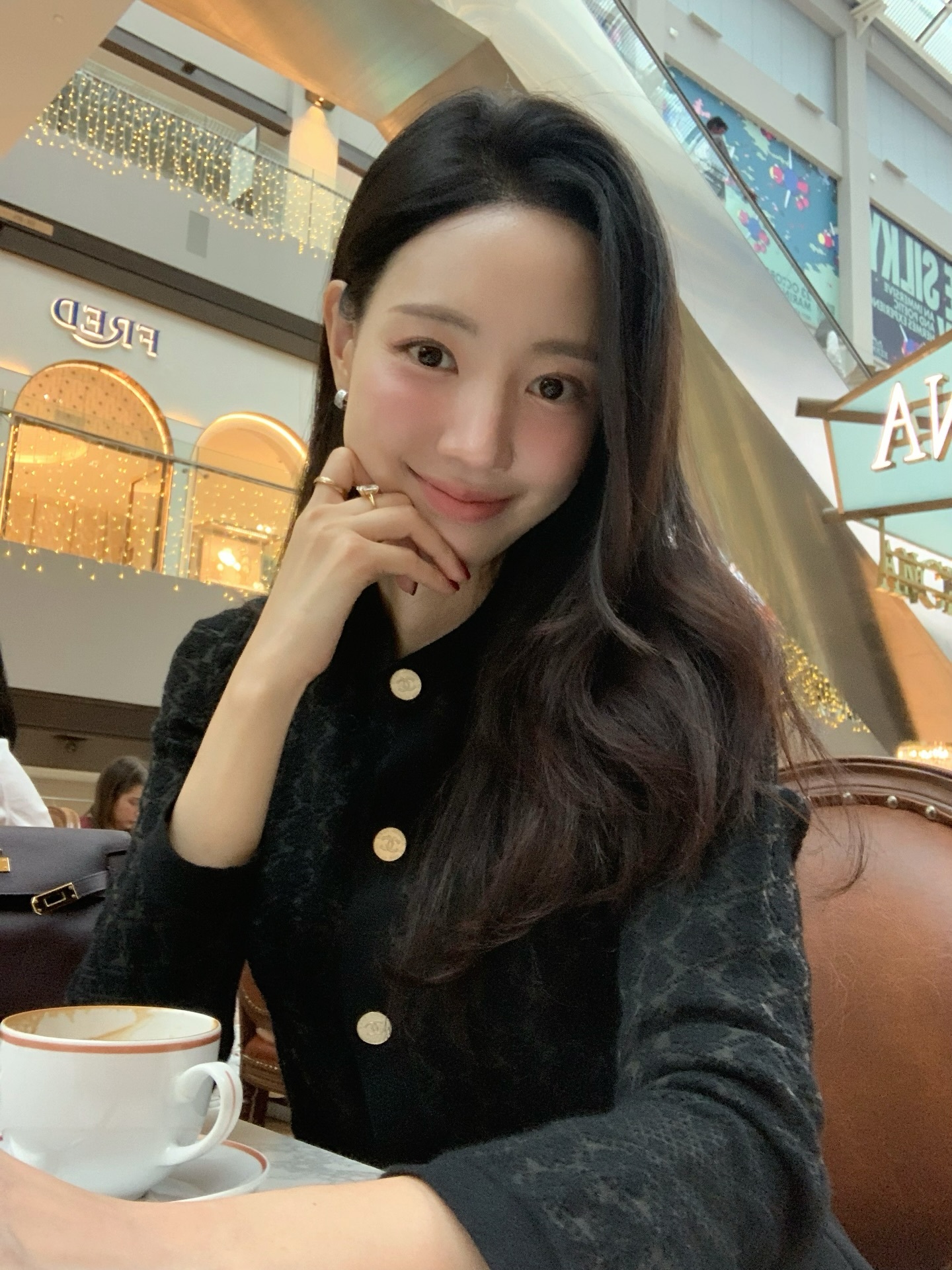A1013 照片14755张 视频685个 韩国 正装 工作 户外日常 自拍较多 居家日常 穿搭 酒店度假 美食 珠宝 生活场景丰富