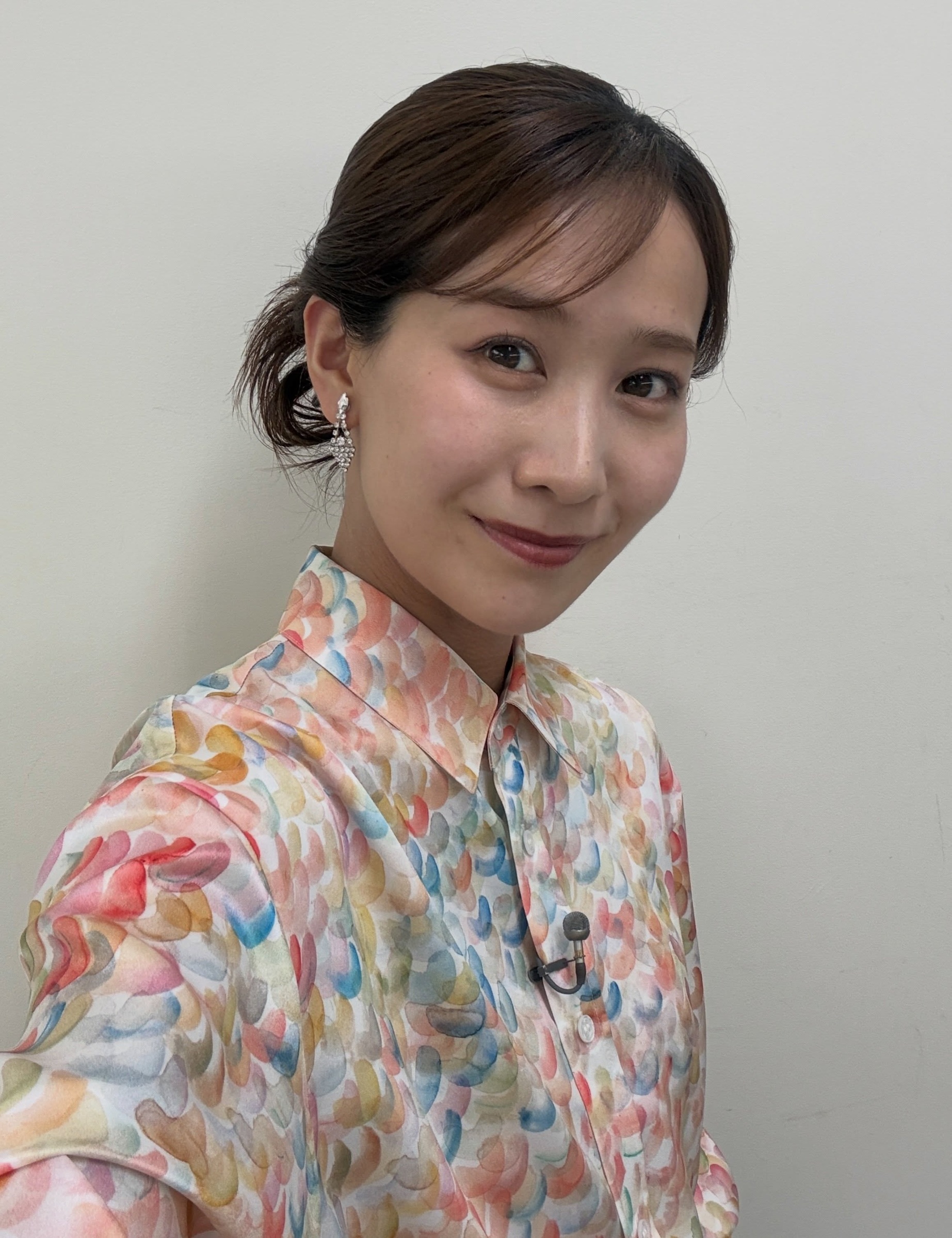 A1015 照片331张 视频21个 日本 工作 正装 成熟少妇 阿姨 自拍较多 户外日常 居家日常 穿搭 骑行 珠宝 生活场景丰富