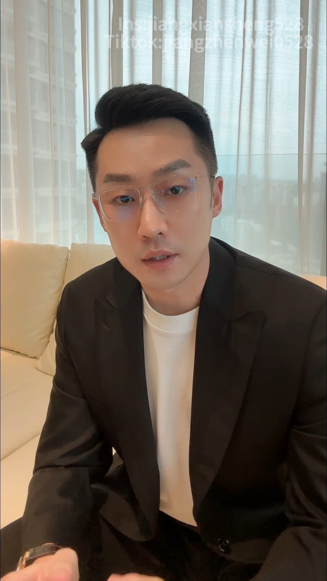 D461 照片144张 视频138个 中国男 正装 工作 户外日常 自拍较多 美食 酒店度假 穿搭 居家日常 骑行 旅游 豪车 生活场景丰富 曝光度低 粉丝数7000+