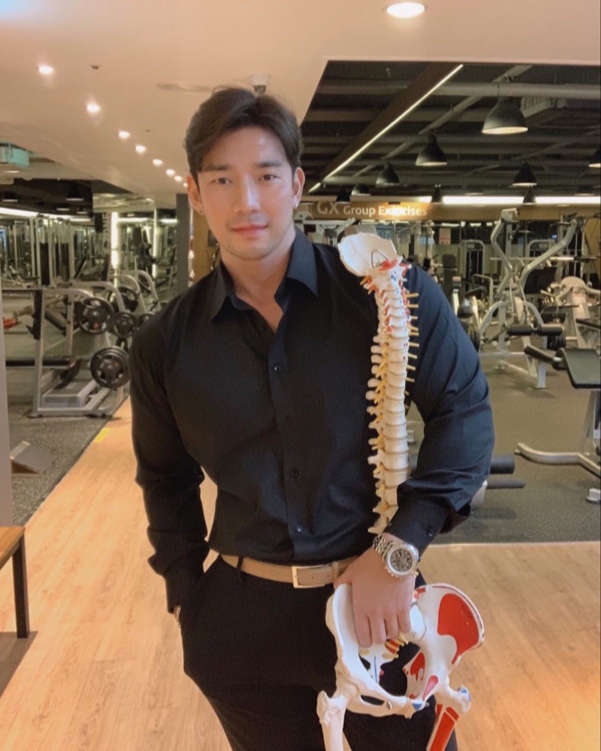 D466 照片379张 视频88个 韩国 工作 正装 健身 自拍较多 户外日常 穿搭 骑行 生活场景丰富