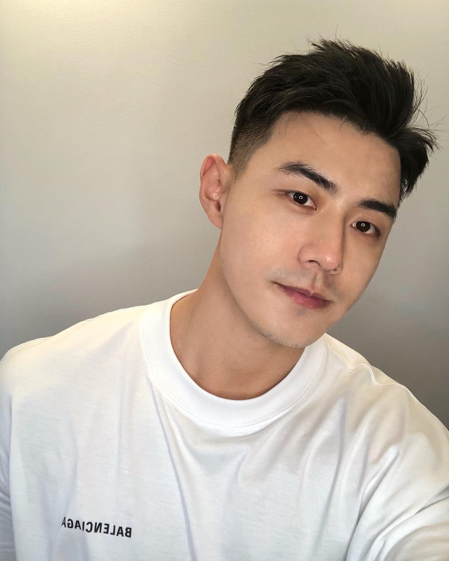 D467 照片1090张 视频25个 中国男 正装 工作 自拍较多 户外日常 美食 穿搭 居家日常 旅游 骑行 酒店度假 生活场景丰富