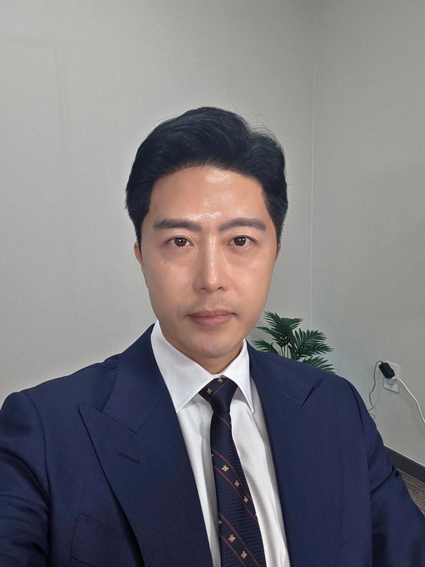 D490 照片98张 视频21个 韩国 工作 正装 自拍较多 骑行