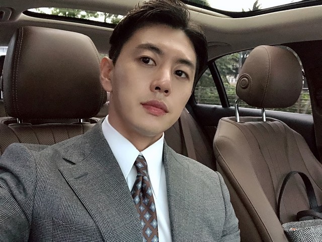 D492 照片2192张 视频9个 韩国 工作 正装 爱好高尔夫 骑行 机车 户外日常 自拍较多 驾车 亲子 生活场景丰富 曝光度低 粉丝数2000+