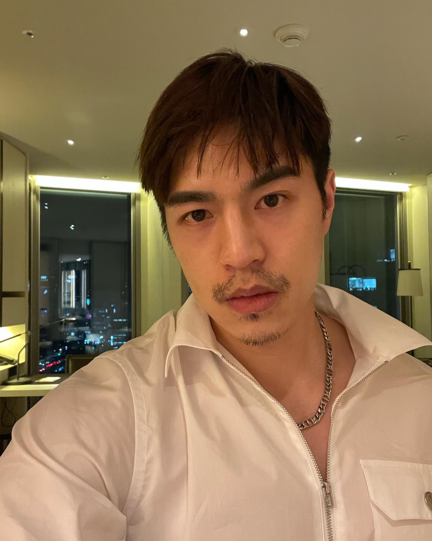 D773 照片865张 视频61个 台湾 正装 工作 健身 自拍较多 户外日常 穿搭 生活场景丰富