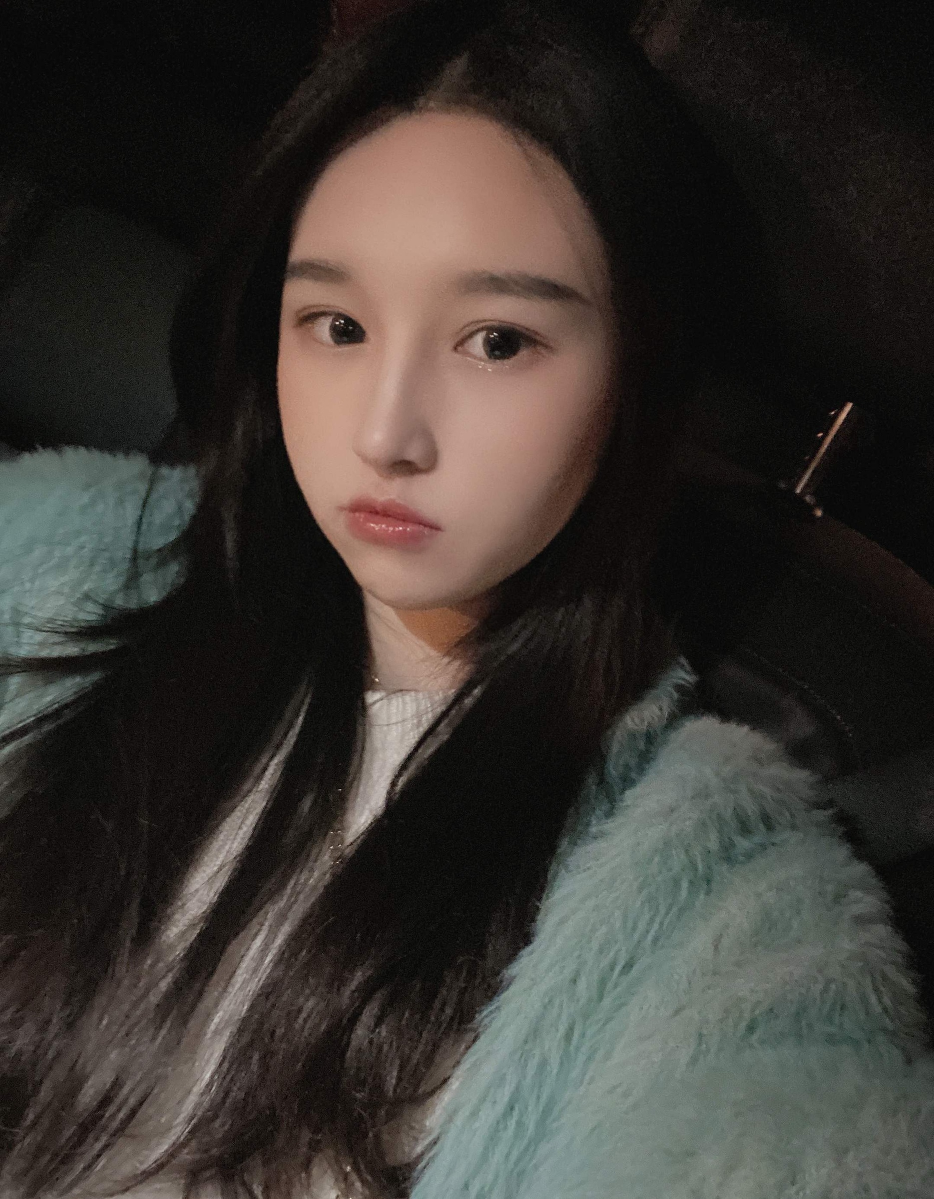 A1042 照片498张 视频73个 中国女 气质美女 生活日常 旅游 自拍多 视频包含实况Live 曝光度低