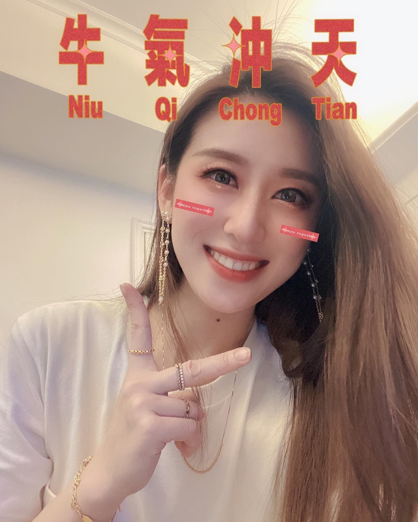 A1135 照片1459张 视频151个 中国香港 自拍较多 户外日常 闺蜜合照 穿搭 镜子自拍 居家日常 生日照 旅游 珠宝 生活场景丰富 曝光度低 粉丝数1000+