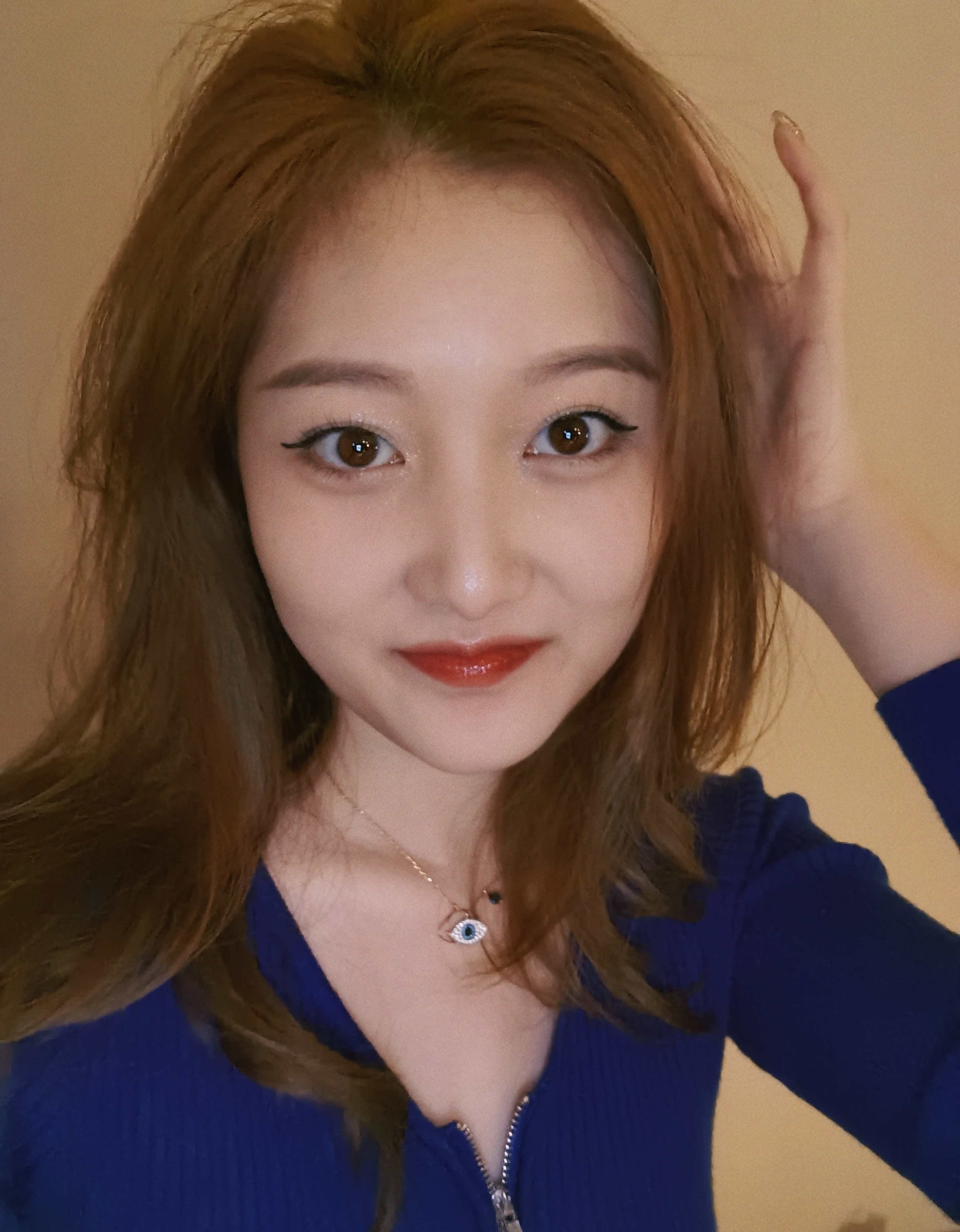 A1158 照片1155张 视频2个 中国女 真实普通美女 自拍较多 户外日常 居家日常 生日照 生活场景丰富