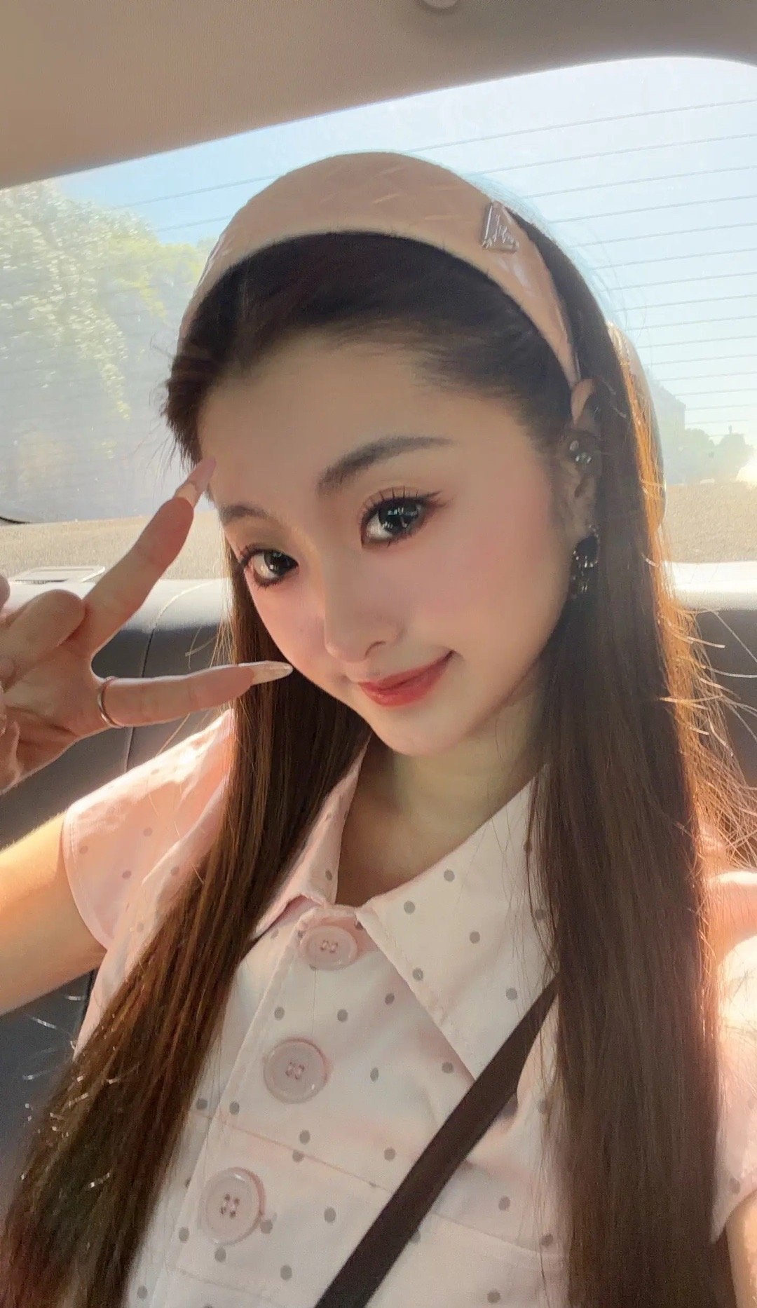 A1161 照片354张 视频187个 中国女 大学生 户外日常 自拍较多 穿搭 镜子自拍 美食 居家日常 生活场景丰富 视频包含实况Live 曝光度低