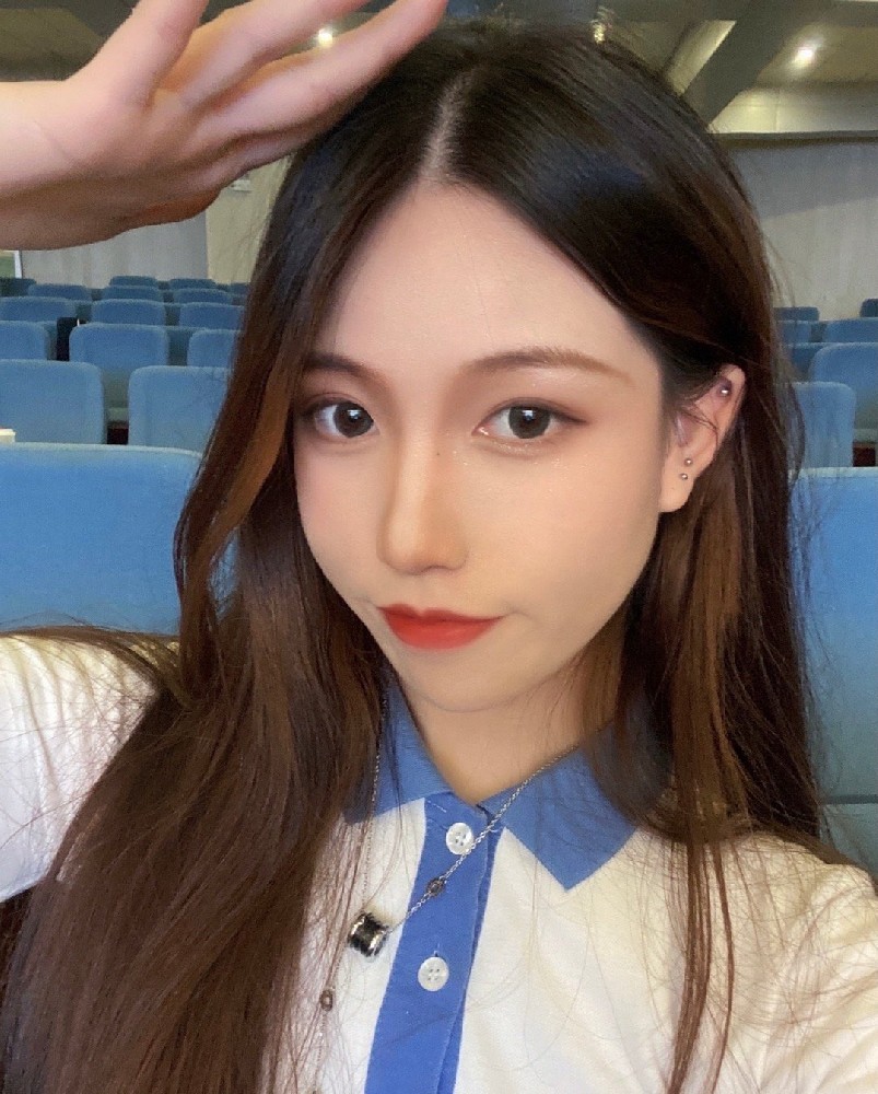 14UB24 照片1957张 视频489个 中国女 学生 校服 可爱 校园生活 少女 真实 性感照 自拍较多 镜子自拍 户外日常 宠物 生活场景丰富 视频包含实况Live 自带打码学生证 曝光度低
