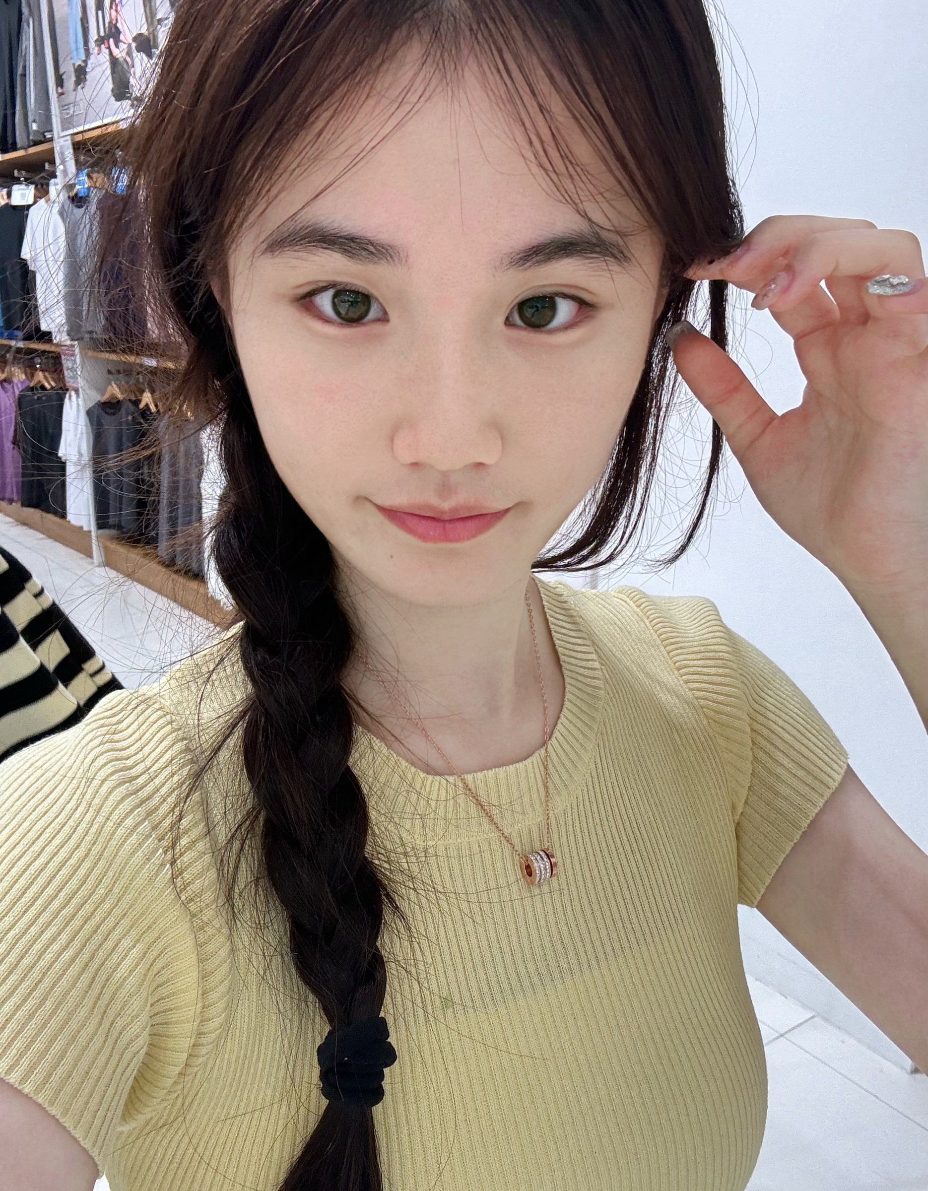 A1157 照片89张 视频31个 中国女 少女 学生 可爱 真实 自拍较多 户外日常 镜子自拍 视频包含实况Live 曝光度低
