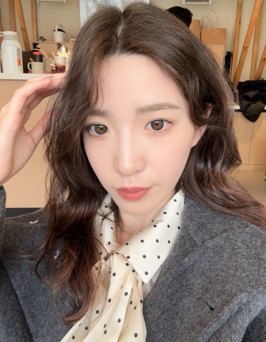 A1192 照片608张 视频128个 中国女 气质美女 老师 户外日常 居家日常 美食 自拍较多 穿搭 旅游 生活场景丰富 视频包含实况Live 曝光度低