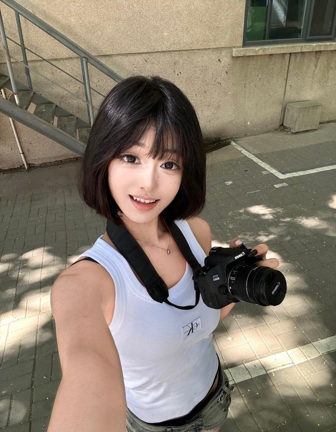 A1195 照片588张 视频102个 中国女 气质美女 户外日常 自拍较多 穿搭 居家日常 镜子自拍 旅游 生日照 宠物 生活场景丰富 视频包含实况Live 真实 曝光度低