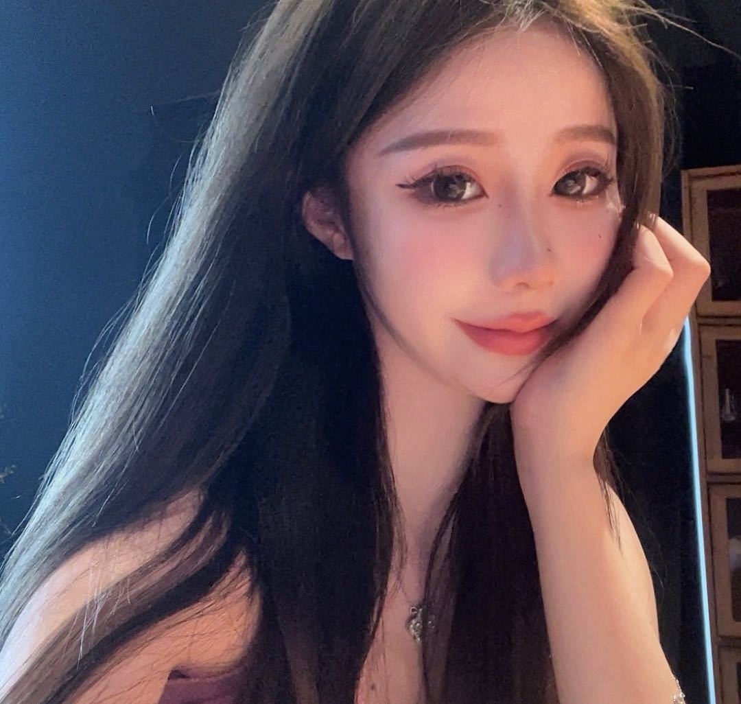 A1198 照片2069张 视频553个 中国女 气质美女 白富美 性感照 丝袜 秀身材 秀腿 真实 户外日常 居家日常 酒店度假 穿搭 镜子自拍 自拍较多 美食 购物 生活场景丰富 视频包含实况Li