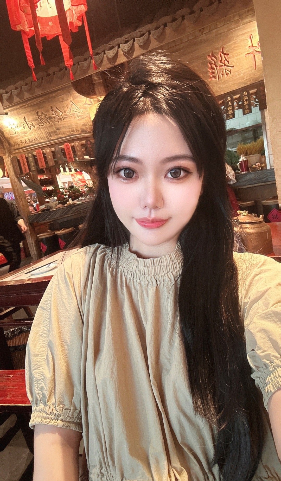 A1200 照片1955张 视频877个 中国女 高颜值气质美女 户外日常 居家日常 镜子自拍 美食 自拍较多 穿搭 酒店度假 旅游 生日照 海边 购物 生活场景丰富 视频包含实况Live