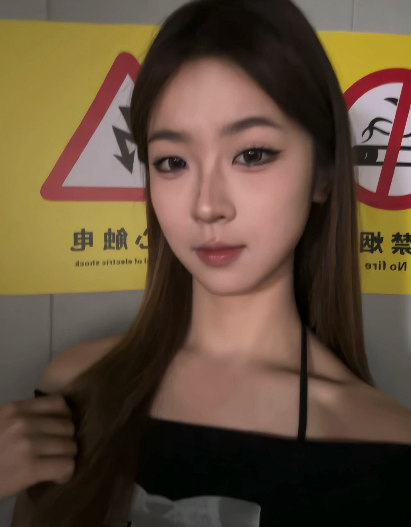A1231 照片321张 视频76个 中国女 性感照 秀身材 真实 户外日常 自拍较多 穿搭 居家日常 酒店度假 镜子自拍 生日照 旅游 生活场景丰富 视频包含实况Live 曝光度低