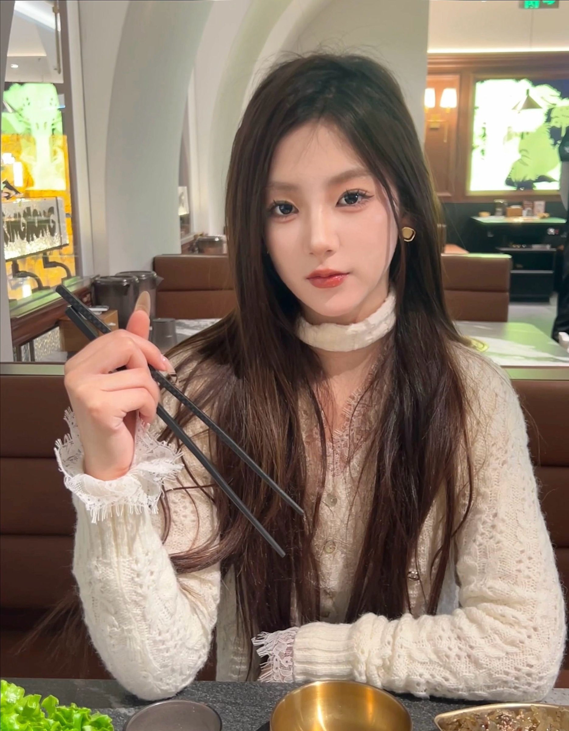 A1232 照片868张 视频549个 中国女 气质美女 秀腿 真实 居家日常 自拍较多 户外日常 镜子自拍 生日照 穿搭 美食 夜生活 酒店度假 美容护理 宠物 生活场景丰富 视频包含实况Live 