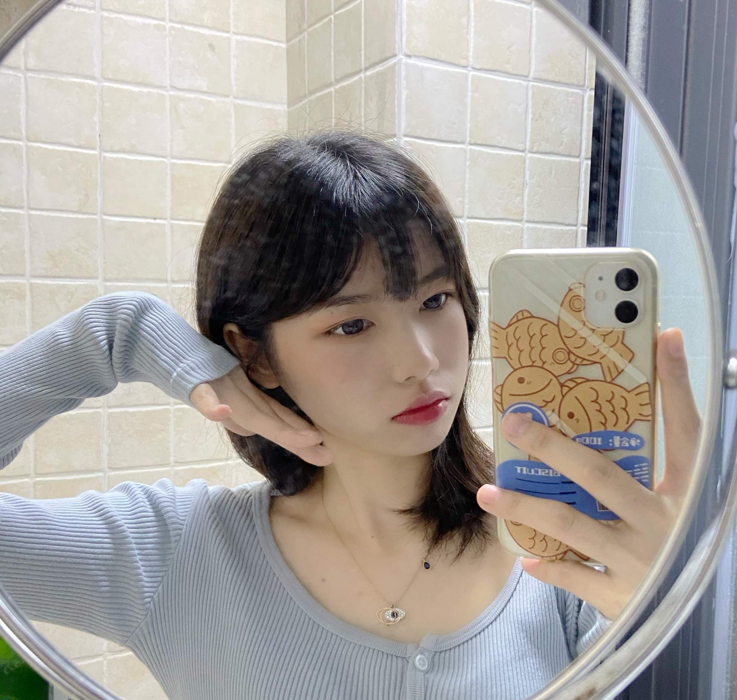 A1242 照片334张 视频23个 中国女 高颜值气质美女 真实 户外日常 自拍较多 居家日常 镜子自拍 穿搭 美食 生日照 生活场景丰富 视频包含实况Live 曝光度低