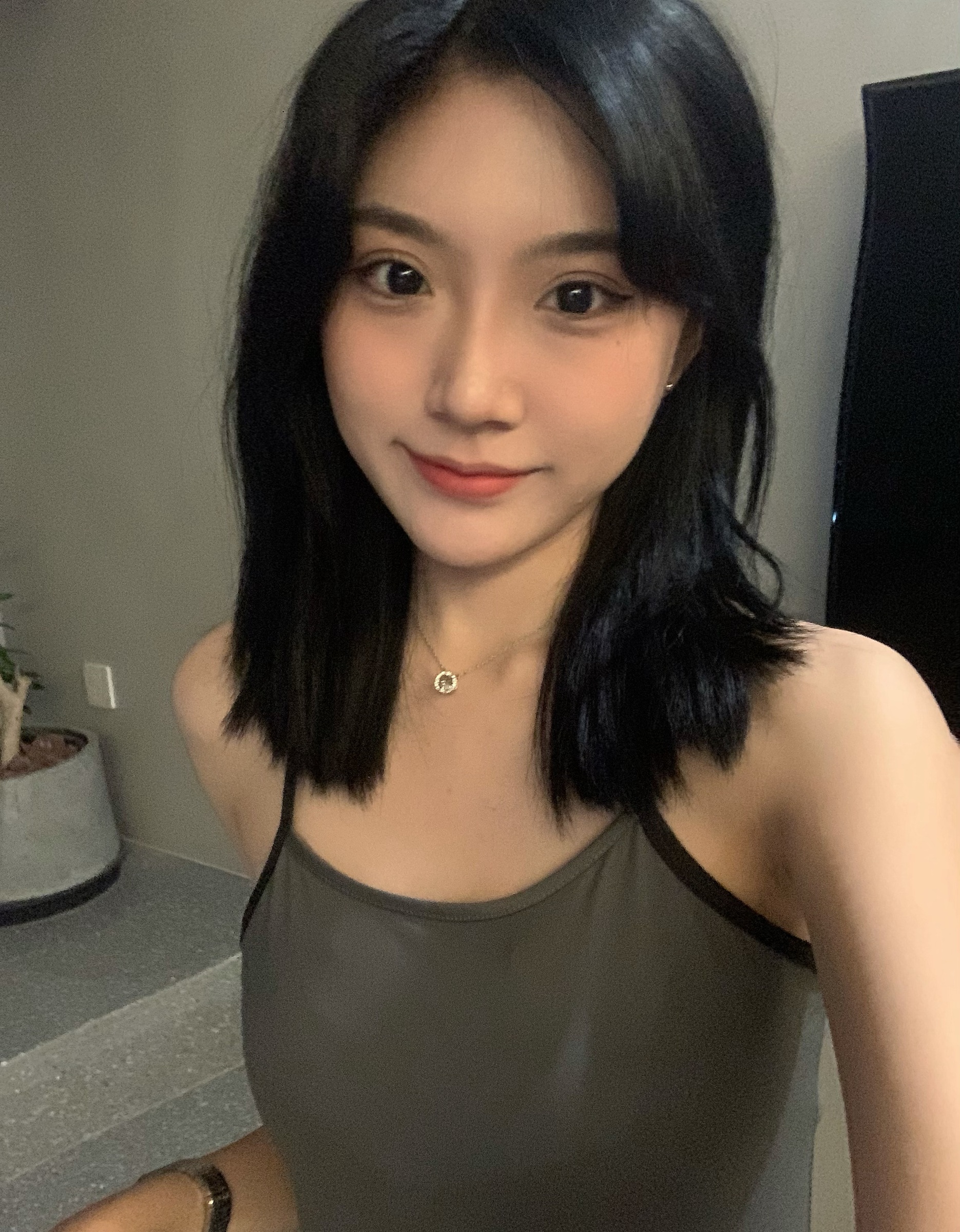 A1244 照片274张 视频75个 中国女 气质美女 真实 户外日常 自拍较多 穿搭 生活场景丰富 视频包含实况Live 曝光度低