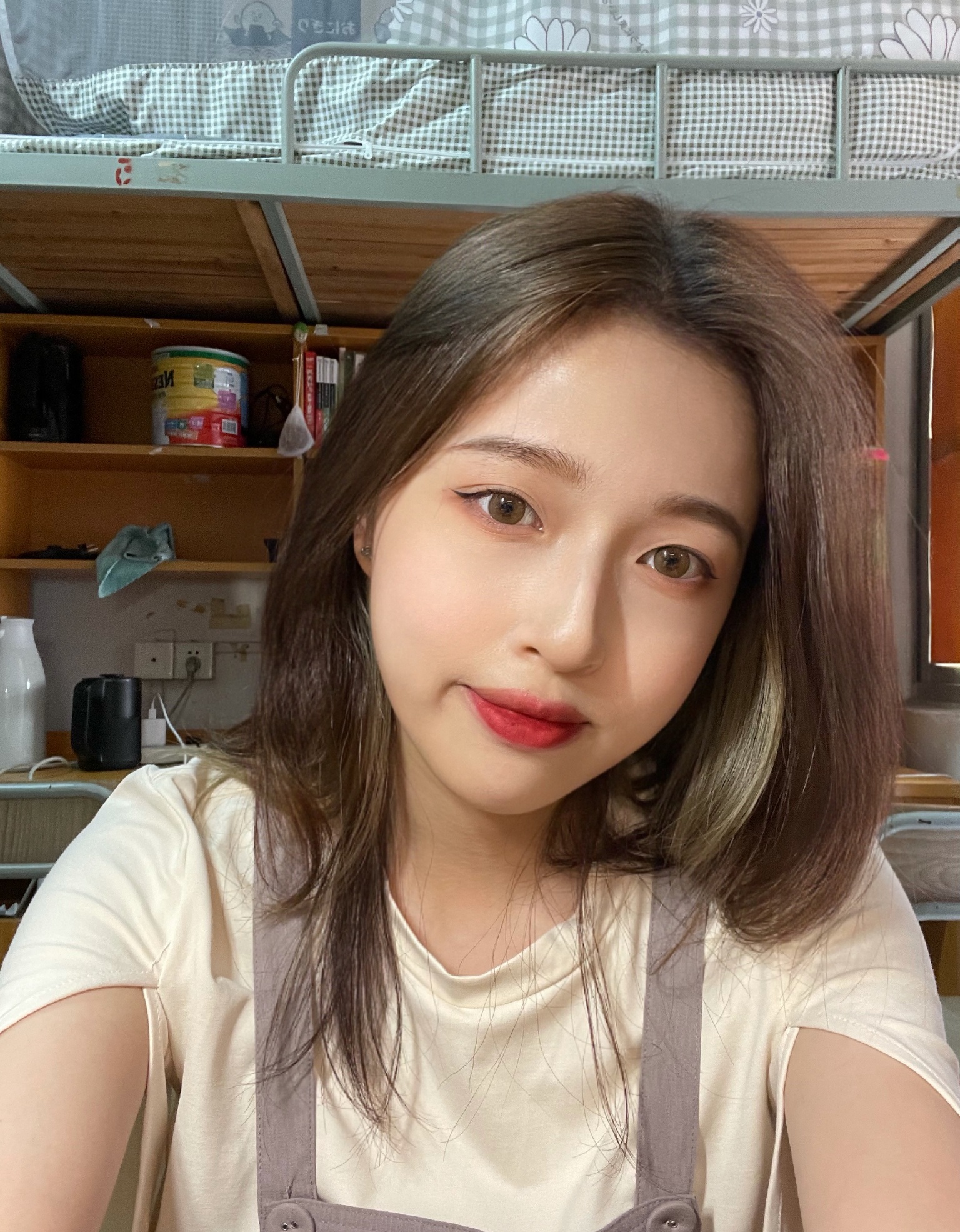 A1245 照片2719张 视频441个 中国女 气质美女 秀身材 性感照 自拍较多 镜子自拍 户外日常 穿搭 居家日常 生活场景丰富 视频包含实况Live 曝光度低
